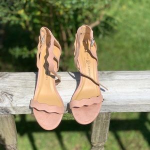 Small heel.. size 10